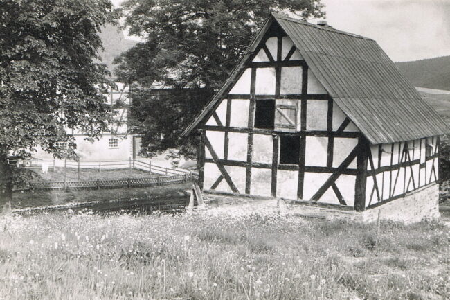 Backhaus von hinten